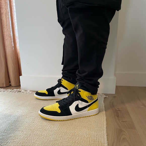 Jordan 1 Mid - Picture 2 of 9